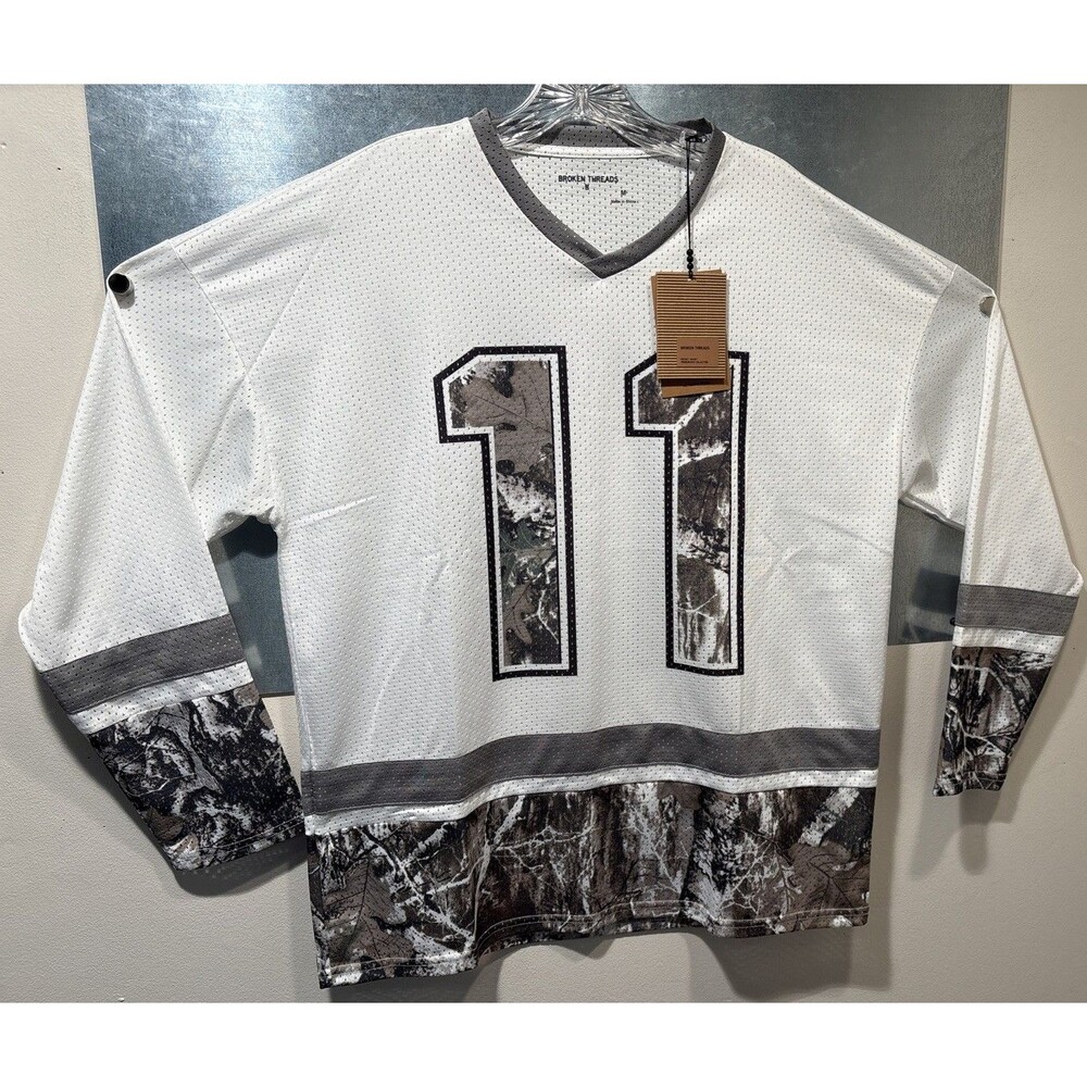 Broken Threads Premium Knit Hockey Jersey M White & Camo #11 Mesh New With Tags